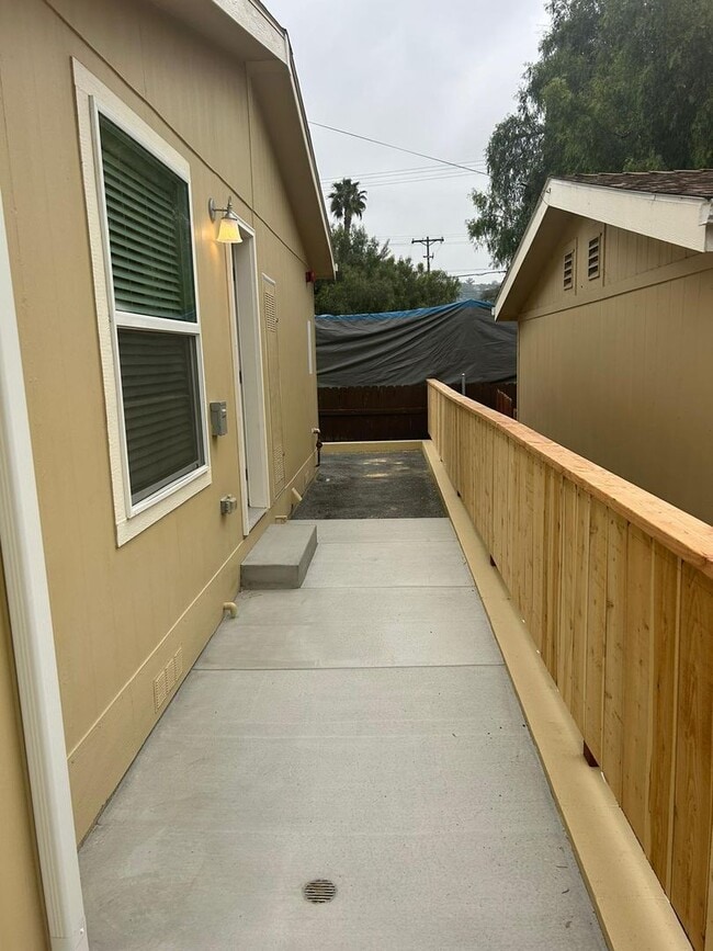 Building Photo - 5 bedroom 3 Bath New House- 2 Car Attached...