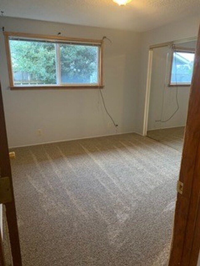 Building Photo - Exceptional Home in North Bend