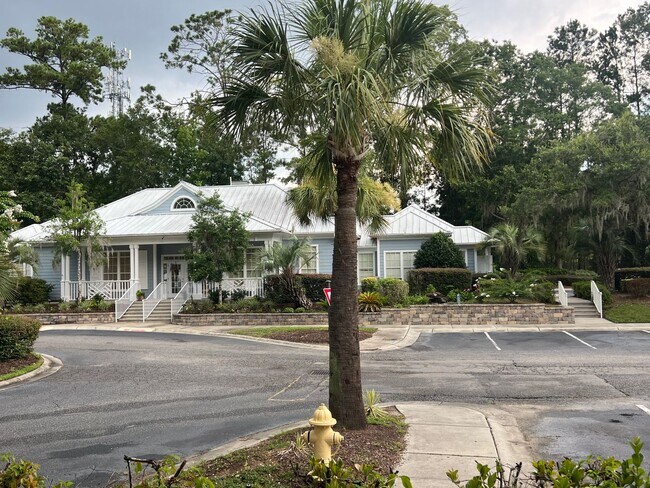 Building Photo - Upgraded First Floor Condo - Estate at Wes...