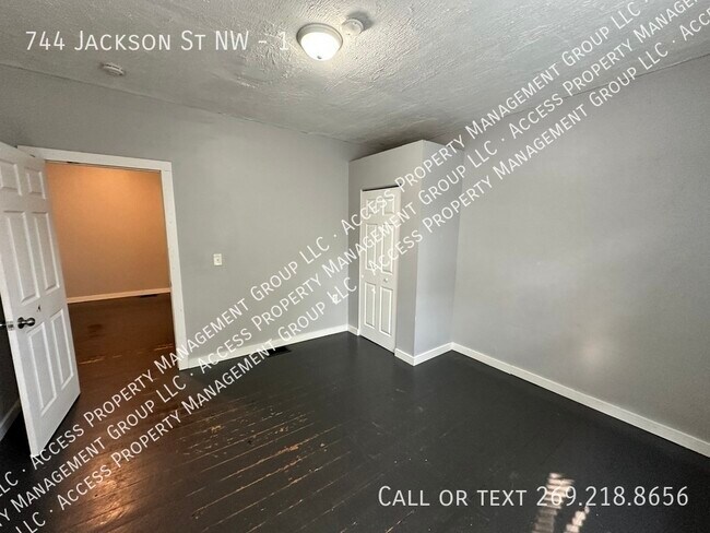 Building Photo - 744 Jackson St NW