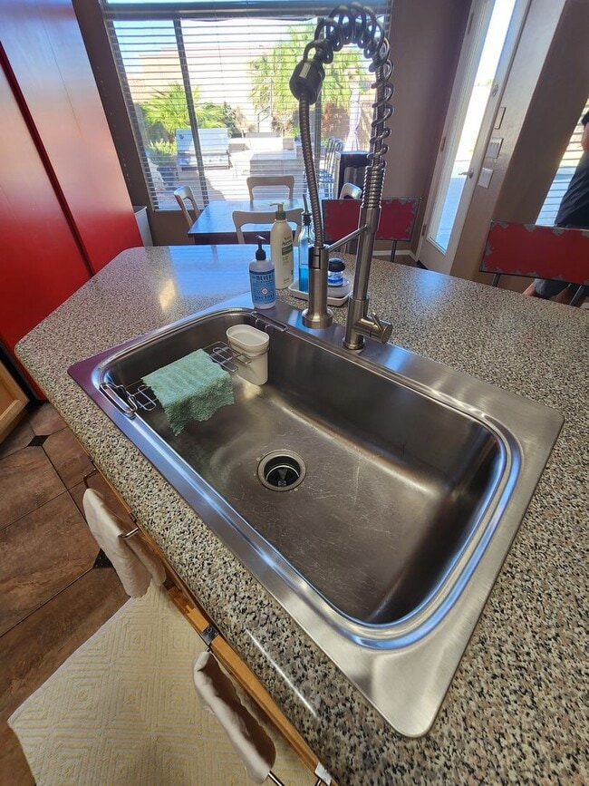 Building Photo - Stunning home in Chandler available for re...