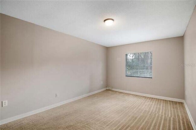 Building Photo - 484 Banyon Tree Cir