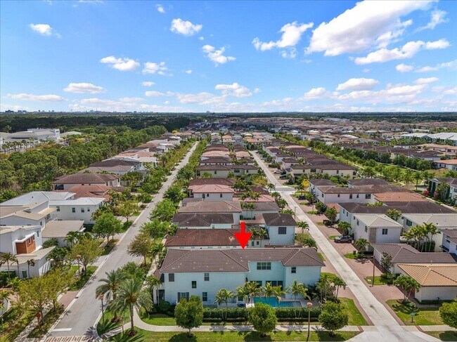 Building Photo - 1127 Faulkner Ter