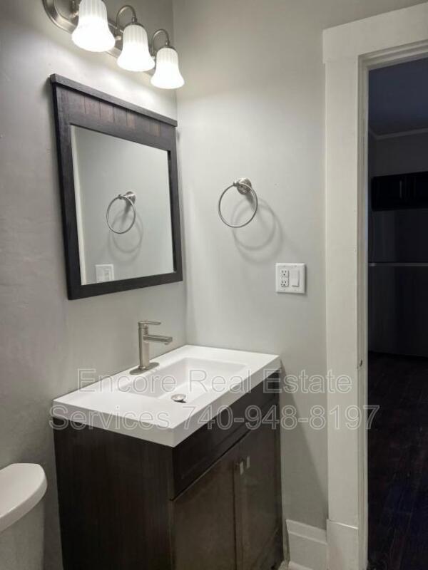 Building Photo - 526 Daniel Ave