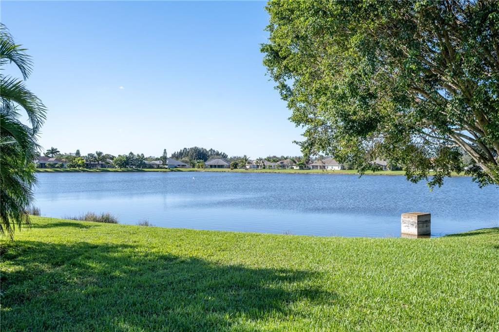 Building Photo - 935 Southlakes Way SW