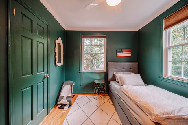 Building Photo - Charming Cape Cod Retreat in Prime Falls C...