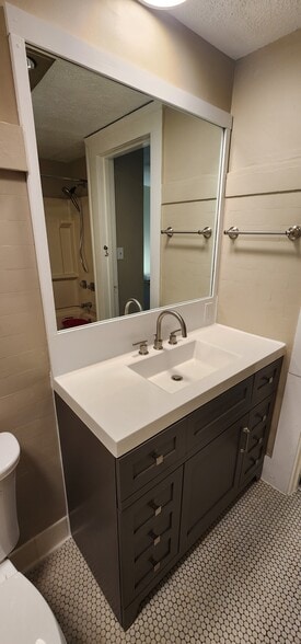 Bathroom - 542 6th W St