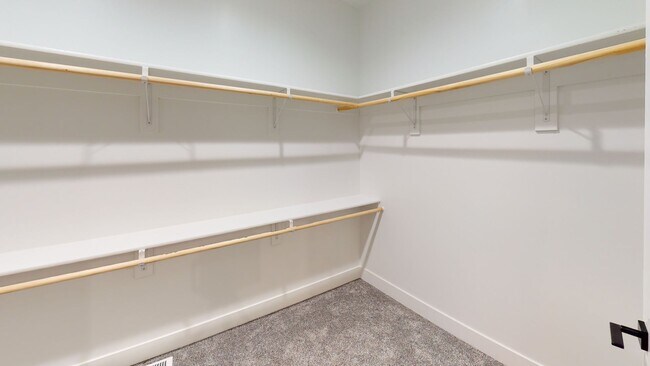 Building Photo - Upgrade to a 3-Bed, 2-Bath House with Extra Space