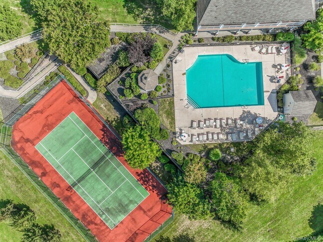 Building Photo - 1115 Balsam Dr