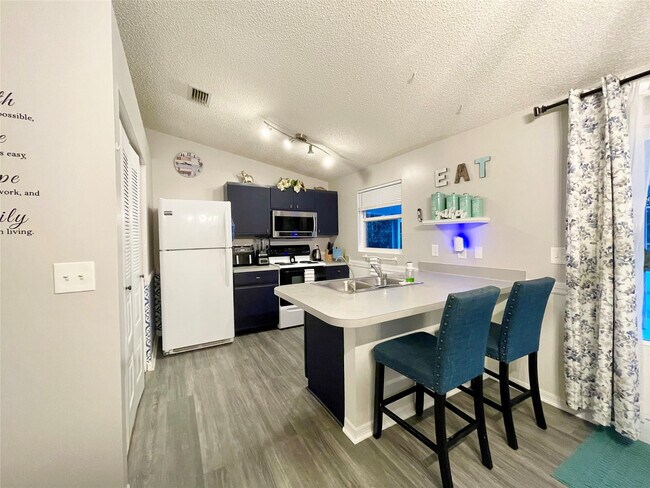 Building Photo - 1150 SW Jumper St