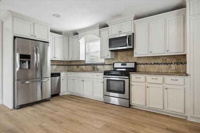 Building Photo - 2519 White Oak Dr
