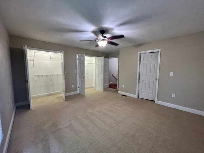 Building Photo - Like New Townhome in Old SW! Close to Cari...