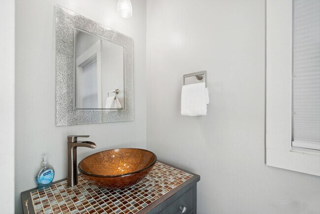 Building Photo - 140 Mystic Ridge Dr