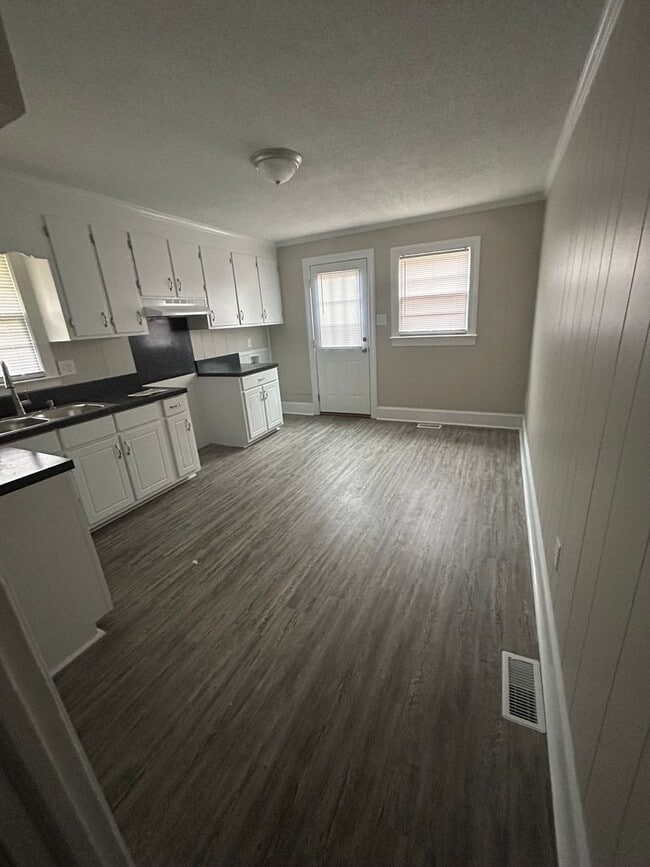 Building Photo - Four Bedroom Two Bath House for Rent $1100...