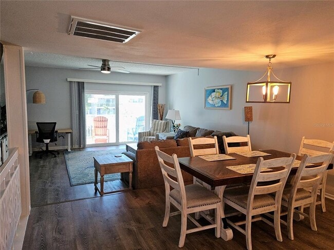 Building Photo - 255 Capri Cir N