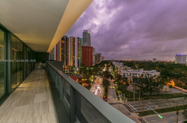 Building Photo - 1451 Brickell Ave