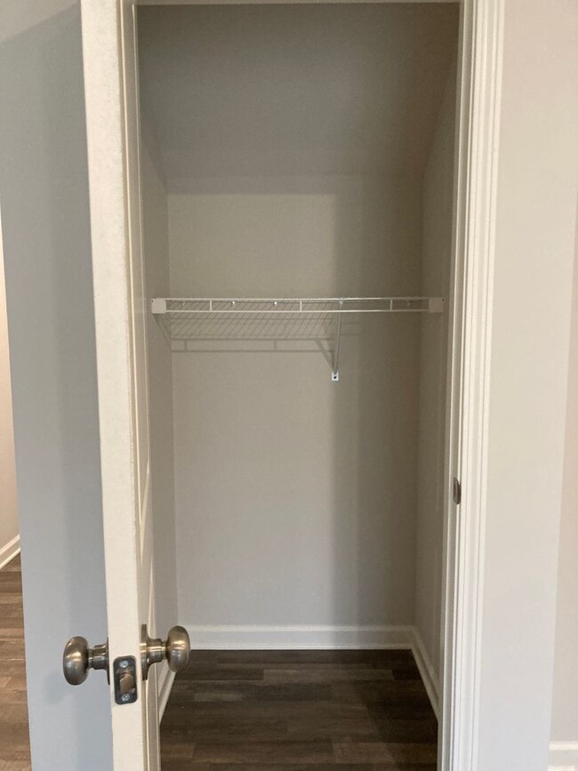 Building Photo - ** Apply TODAY ** Possibly Have Keys in Hand TOMORROW **