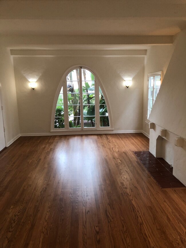 Building Photo - 320 N Genesee Ave