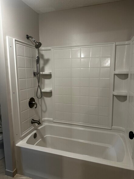 Upstairs bathroom - 4B Kimberly Ct