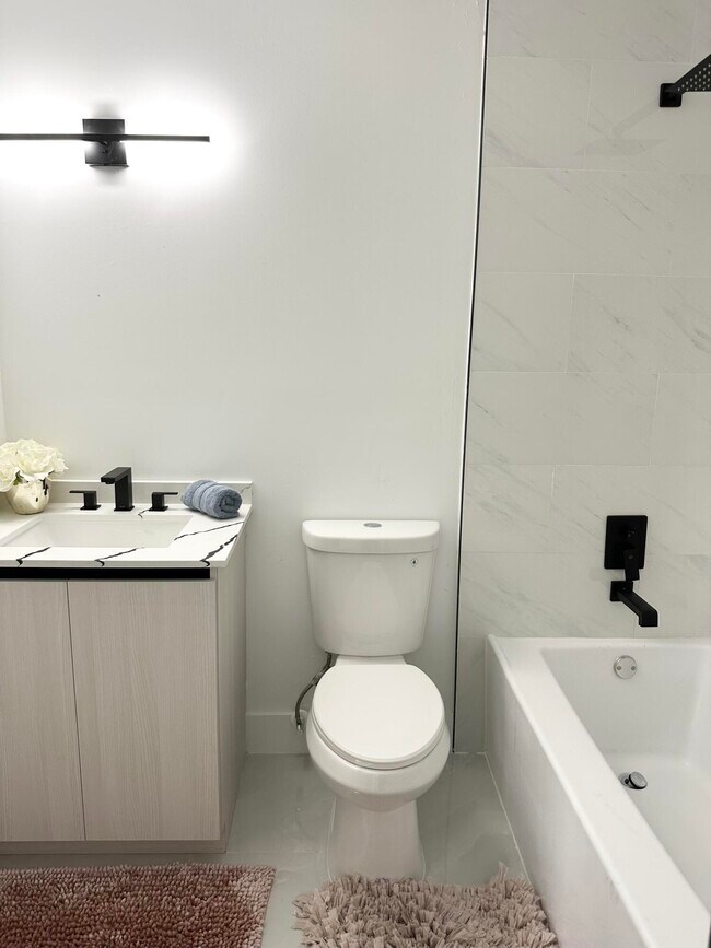 Building Photo - 10033 Winding Lake Rd