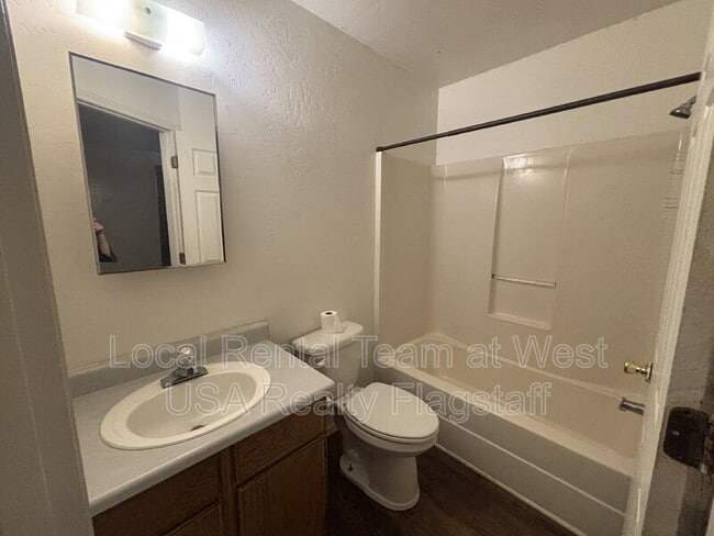 Building Photo - 625 S Fountaine St