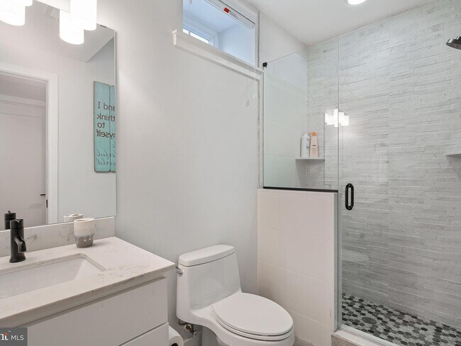 Building Photo - 2537 Grays Ferry Ave