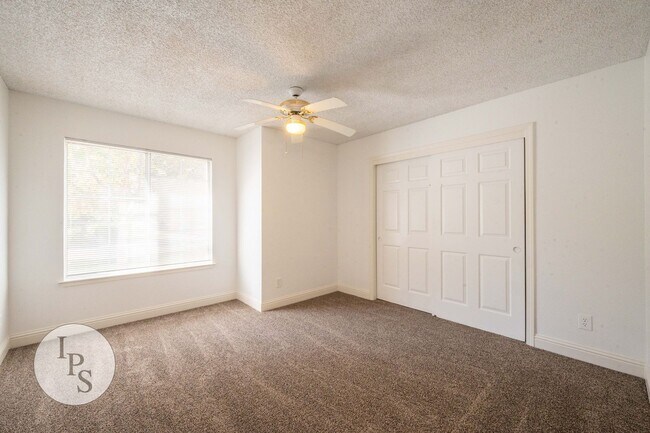 Building Photo - North Fresno Home in CUSD, 3BR/2BA, Beautiful Updates - Lots of Amenities!