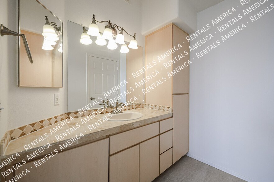 Building Photo - 5303 N 7th St