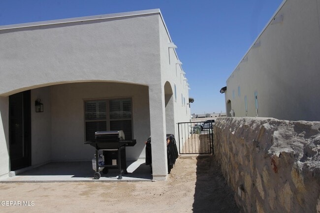 Building Photo - 13878 Paseo Central Ave