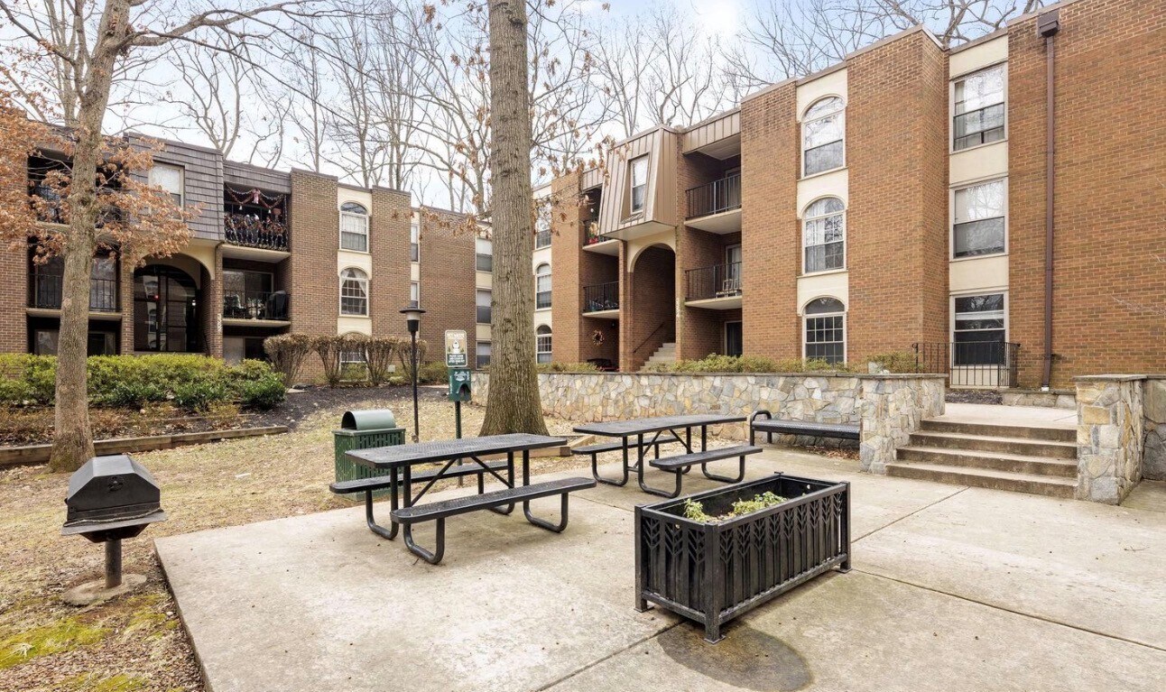 Grill area outside unit - 3354 Woodburn Rd