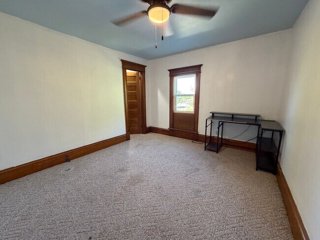 Building Photo - 705 McLean Ave