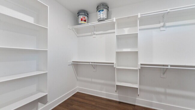 Building Photo - "Charming Farmington Retreat: Spacious 3-B...