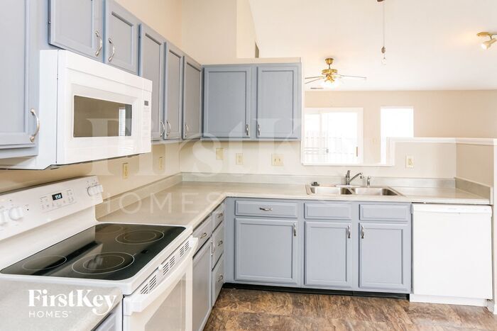 Building Photo - 10290 Stillwell Dr