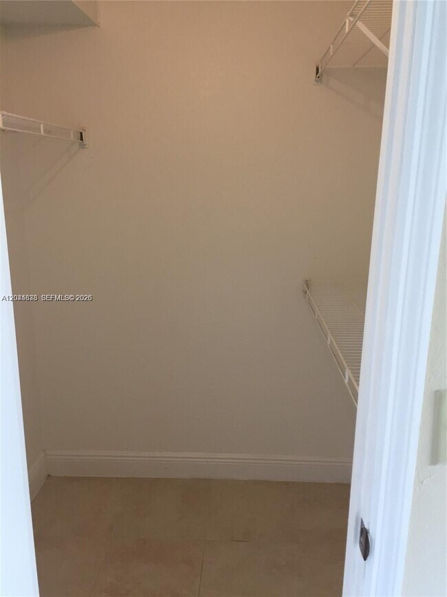 Building Photo - 12870 Vista Isles Dr