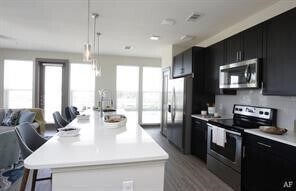 Building Photo - 1111 N Durham Dr