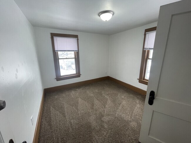 Building Photo - 944 Baughman St