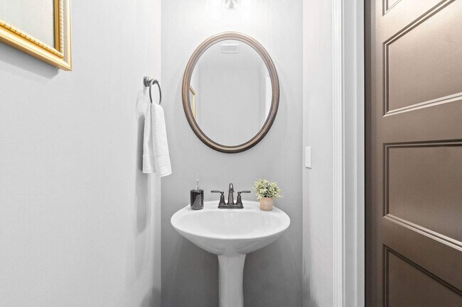 Building Photo - 863 Central Ave