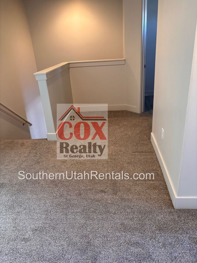 Building Photo - 3 bed / 2.5 bath / 2-car with washer/dryer...
