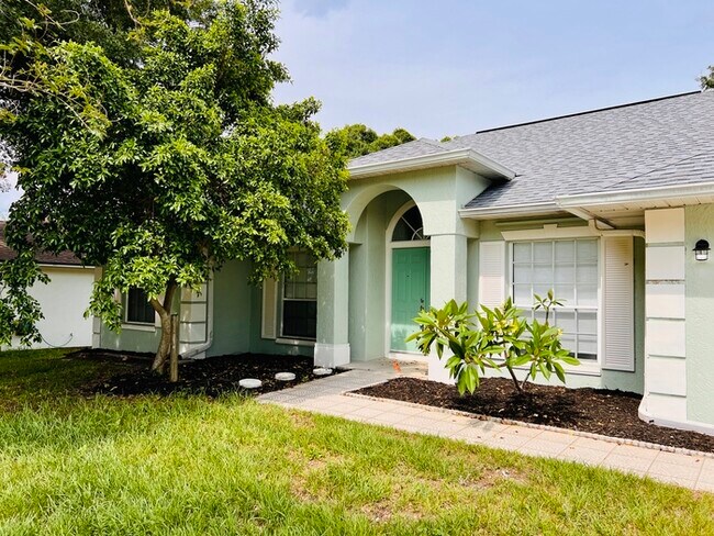 Building Photo - PRICE REDUCED FOR A QUICK MOVE IN!!  Beaut...