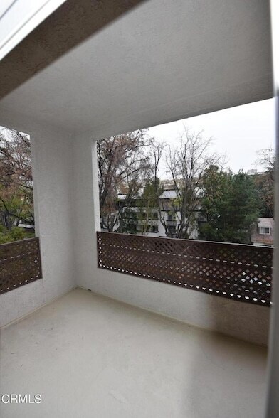 Building Photo - 300 N El Molino Ave