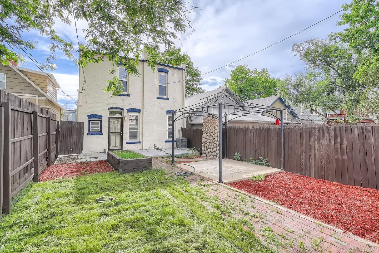 Building Photo - Dazzling North Capitol Hill home with fenced yard