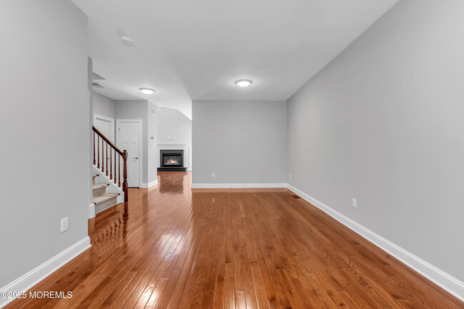 Building Photo - 10 McCormick Ave N