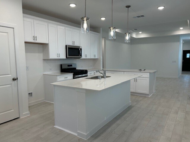 Building Photo - 20811 Summit St