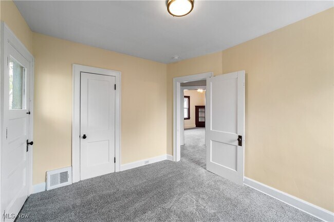 Building Photo - 4360 W 45th St