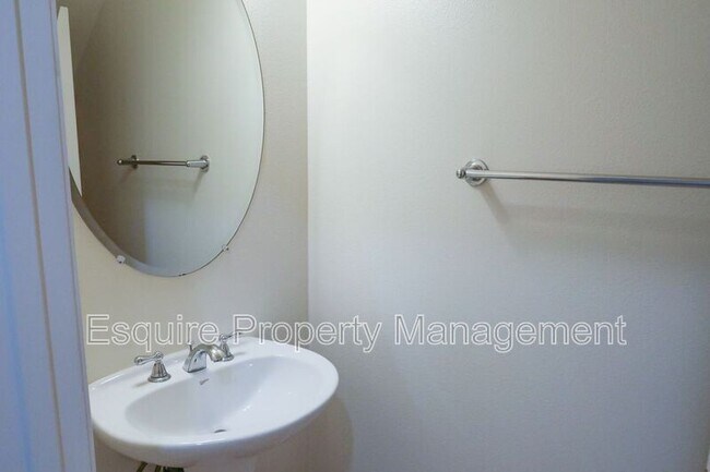 Building Photo - 232 Lightwood St