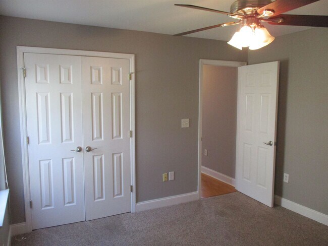 Building Photo - 2808 Blue Bell Ln