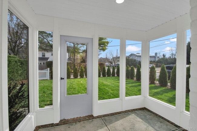 Building Photo - 2 Bayview Ct