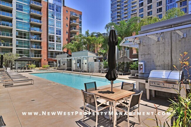 Building Photo - Stunning Fully Furnished East Village 2 Be...