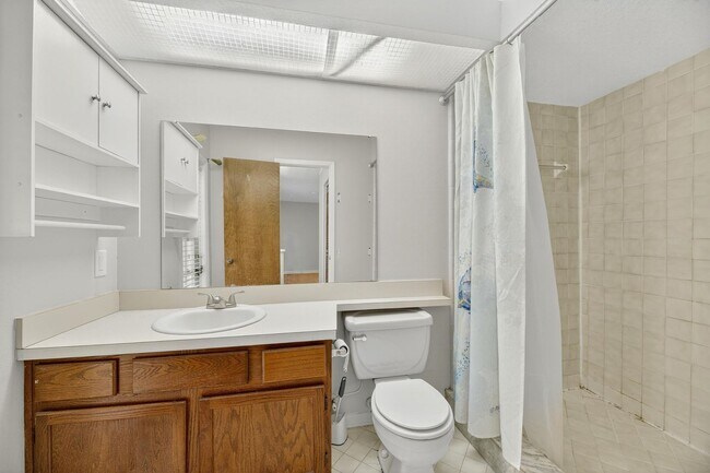 Building Photo - Available Immediately!