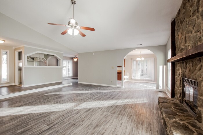 Building Photo - 6701 Woodthrush Dr